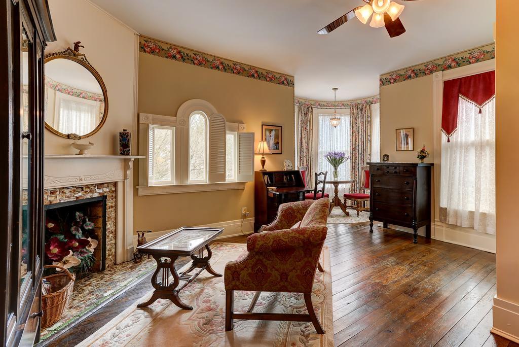 C.W. Worth House Bed And Breakfast Wilmington Room photo